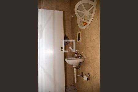 Casa à venda com 300m², 4 quartos e 2 vagasBanheiro de Serviço