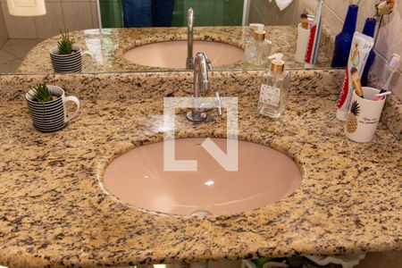 Casa à venda com 300m², 4 quartos e 2 vagasDetalhe banheiro