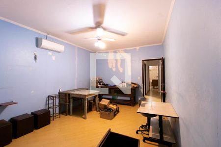 Casa à venda com 220m², 3 quartos e 2 vagas Casa à venda com 220m², 3 quartos e 2 vagasQuarto