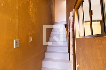 Casa à venda com 220m², 3 quartos e 2 vagas Casa à venda com 220m², 3 quartos e 2 vagasEscada Externa