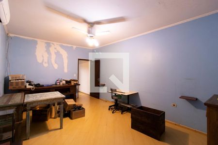 Casa à venda com 220m², 3 quartos e 2 vagas Casa à venda com 220m², 3 quartos e 2 vagasQuarto