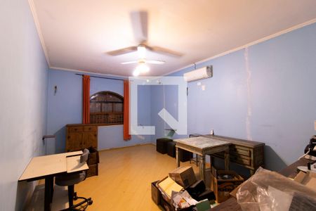 Casa à venda com 220m², 3 quartos e 2 vagas Casa à venda com 220m², 3 quartos e 2 vagasQuarto