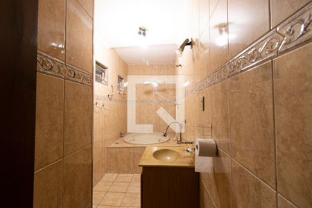 Casa à venda com 220m², 3 quartos e 2 vagas Casa à venda com 220m², 3 quartos e 2 vagasBanheiro 1