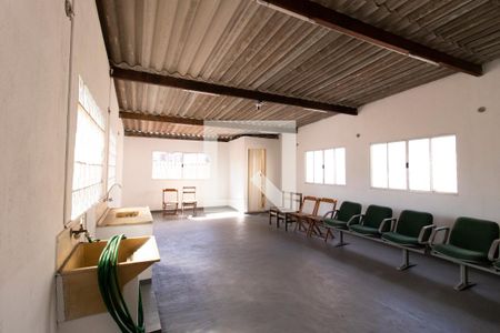 Casa à venda com 220m², 3 quartos e 2 vagas Casa à venda com 220m², 3 quartos e 2 vagasSalão Superior