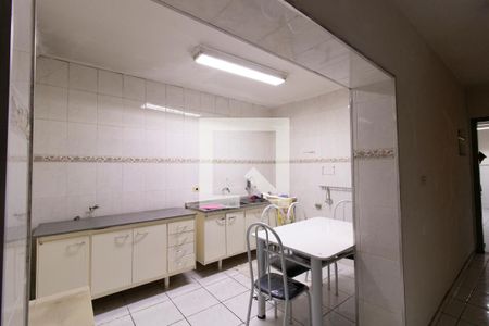 Casa à venda com 220m², 3 quartos e 2 vagas Casa à venda com 220m², 3 quartos e 2 vagasCozinha - Armários