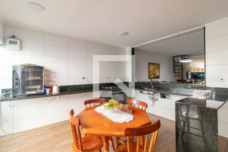 Casa à venda com 315m², 5 quartos e 3 vagasCozinha
