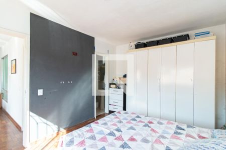 Casa à venda com 315m², 5 quartos e 3 vagasQuarto - Suíte