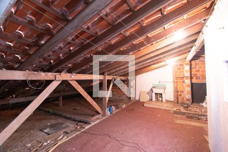 Casa à venda com 315m², 5 quartos e 3 vagasSótão