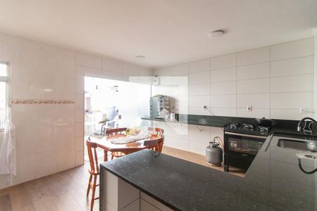 Casa à venda com 315m², 5 quartos e 3 vagasCozinha