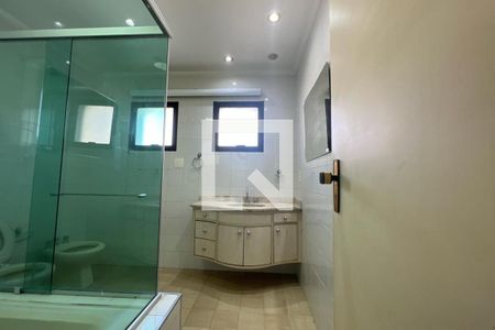 Apartamento para alugar com 240m², 4 quartos e 4 vagas Apartamento para alugar com 240m², 4 quartos e 4 vagasBanheiro da Suíte 1