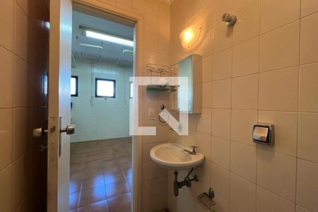 Apartamento para alugar com 240m², 4 quartos e 4 vagas Apartamento para alugar com 240m², 4 quartos e 4 vagasBanheiro de Serviço