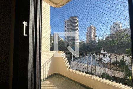 Apartamento para alugar com 240m², 4 quartos e 4 vagas Apartamento para alugar com 240m², 4 quartos e 4 vagasSuíte 3 - Sacada