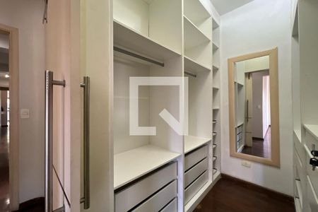 Apartamento para alugar com 240m², 4 quartos e 4 vagas Apartamento para alugar com 240m², 4 quartos e 4 vagasCloset da Suíte 1