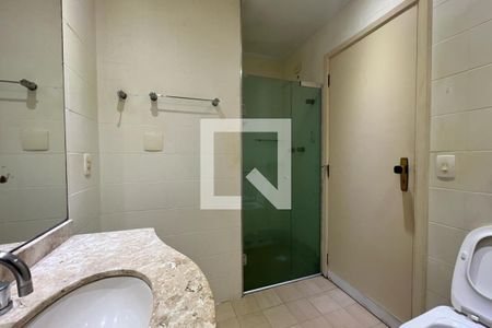Apartamento para alugar com 240m², 4 quartos e 4 vagas Apartamento para alugar com 240m², 4 quartos e 4 vagasBanheiro da Suíte 3
