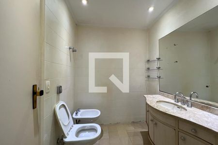 Apartamento para alugar com 240m², 4 quartos e 4 vagas Apartamento para alugar com 240m², 4 quartos e 4 vagasBanheiro da Suíte 3