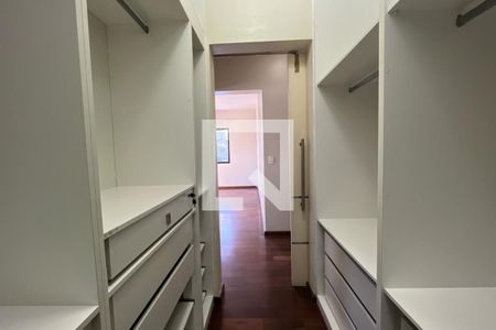 Apartamento para alugar com 240m², 4 quartos e 4 vagas Apartamento para alugar com 240m², 4 quartos e 4 vagasCloset da Suíte 1