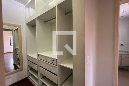 Apartamento para alugar com 240m², 4 quartos e 4 vagas Apartamento para alugar com 240m², 4 quartos e 4 vagasCloset da Suíte 1