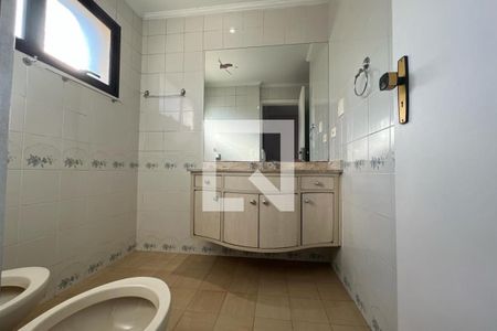 Apartamento para alugar com 240m², 4 quartos e 4 vagas Apartamento para alugar com 240m², 4 quartos e 4 vagasBanheiro da Suíte 2