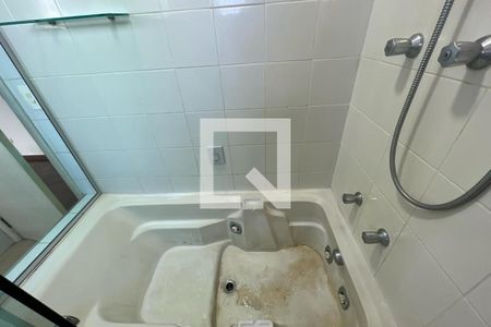 Apartamento para alugar com 240m², 4 quartos e 4 vagas Apartamento para alugar com 240m², 4 quartos e 4 vagasBanheira