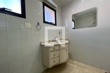 Apartamento para alugar com 240m², 4 quartos e 4 vagas Apartamento para alugar com 240m², 4 quartos e 4 vagasBanheiro da Suíte 1