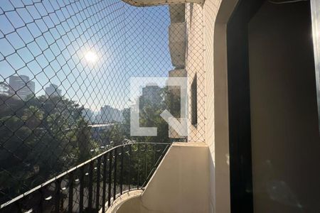 Apartamento para alugar com 240m², 4 quartos e 4 vagas Apartamento para alugar com 240m², 4 quartos e 4 vagasSuíte 3 - Sacada