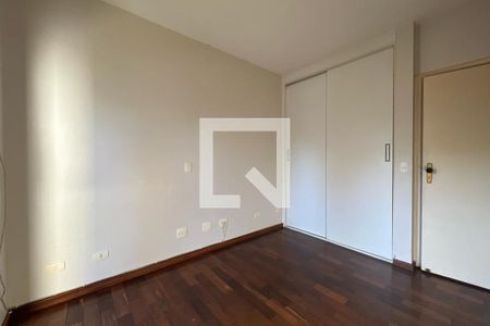 Apartamento para alugar com 240m², 4 quartos e 4 vagas Apartamento para alugar com 240m², 4 quartos e 4 vagasSuíte 3