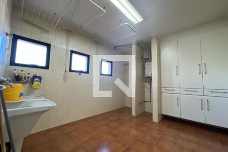 Apartamento para alugar com 240m², 4 quartos e 4 vagas Apartamento para alugar com 240m², 4 quartos e 4 vagasÁrea de Serviço