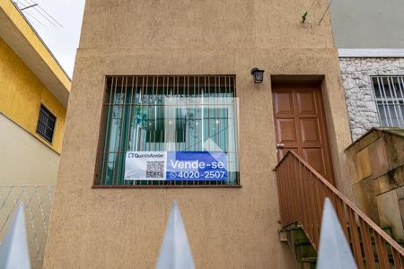 Casa à venda com 120m², 2 quartos e 2 vagas Casa à venda com 120m², 2 quartos e 2 vagasFachada