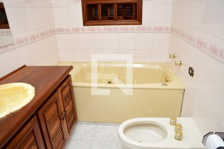 Casa de condomínio para alugar com 600m², 6 quartos e sem vaga Casa de condomínio para alugar com 600m², 6 quartos e sem vagaBanheiro da Suíte 1