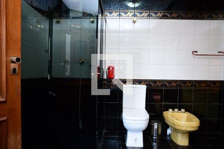 Casa de condomínio para alugar com 600m², 6 quartos e sem vaga Casa de condomínio para alugar com 600m², 6 quartos e sem vagaBanheiro da Suíte 2