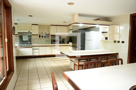 Casa de condomínio para alugar com 600m², 6 quartos e sem vaga Casa de condomínio para alugar com 600m², 6 quartos e sem vagaCozinha