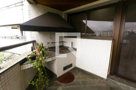 Apartamento à venda com 196m², 4 quartos e 3 vagas Apartamento à venda com 196m², 4 quartos e 3 vagasVaranda