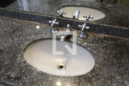 Apartamento à venda com 196m², 4 quartos e 3 vagas Apartamento à venda com 196m², 4 quartos e 3 vagasSuíte 2 banheiro