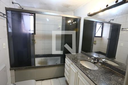 Apartamento à venda com 196m², 4 quartos e 3 vagas Apartamento à venda com 196m², 4 quartos e 3 vagasSuíte 2 banheiro
