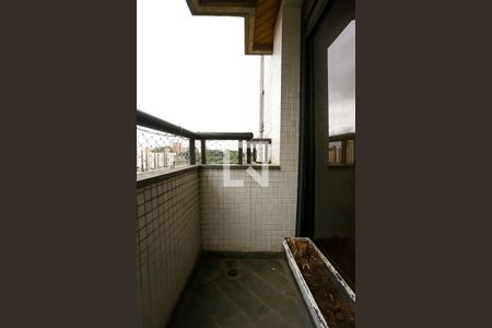 Apartamento à venda com 196m², 4 quartos e 3 vagas Apartamento à venda com 196m², 4 quartos e 3 vagasVaranda