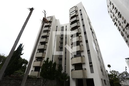 Apartamento à venda com 196m², 4 quartos e 3 vagas Apartamento à venda com 196m², 4 quartos e 3 vagasFachada