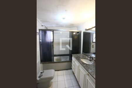 Apartamento à venda com 196m², 4 quartos e 3 vagas Apartamento à venda com 196m², 4 quartos e 3 vagasSuíte 2 banheiro