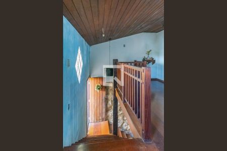 Casa à venda com 400m², 3 quartos e 3 vagasEscada da Sala de TV