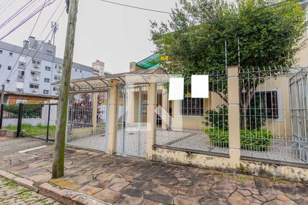 Casa à venda com 230m², 3 quartos e 3 vagas Casa à venda com 230m², 3 quartos e 3 vagasFachada da casa