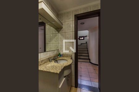 Casa à venda com 230m², 3 quartos e 3 vagas Casa à venda com 230m², 3 quartos e 3 vagasLavabo