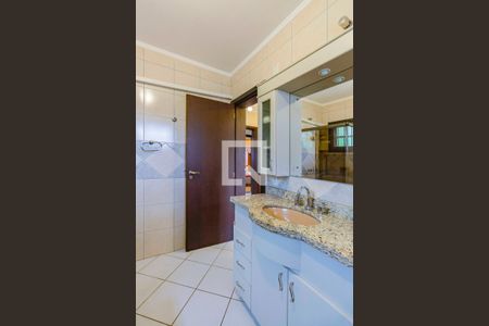 Casa à venda com 230m², 3 quartos e 3 vagas Casa à venda com 230m², 3 quartos e 3 vagasBnaheiro da Suíte