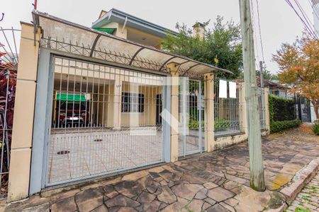 Casa à venda com 230m², 3 quartos e 3 vagas Casa à venda com 230m², 3 quartos e 3 vagasFachada da casa