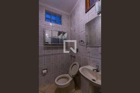 Casa à venda com 230m², 3 quartos e 3 vagas Casa à venda com 230m², 3 quartos e 3 vagasBanheiro de Serviço