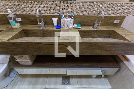 Casa para alugar com 269m², 8 quartos e 15 vagasPia do Banheiro da Suíte 1