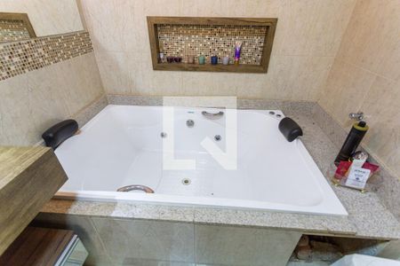 Casa para alugar com 269m², 8 quartos e 15 vagasBanheira do Banheiro da Suíte 1