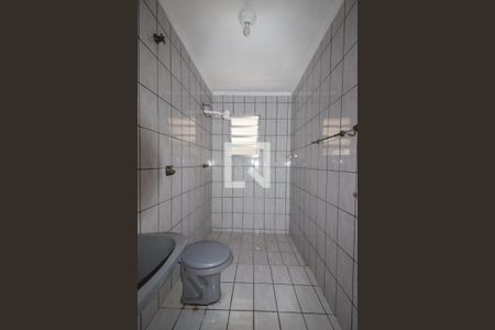 Casa para alugar com 80m², 3 quartos e 2 vagasBanheiro Social