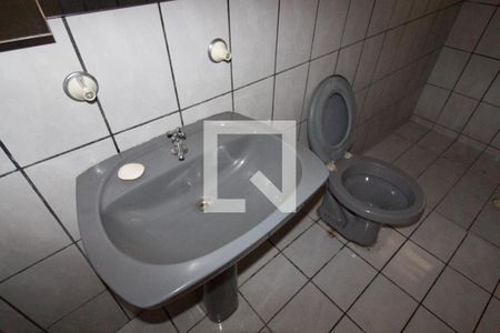 Casa para alugar com 80m², 3 quartos e 2 vagasBanheiro Social