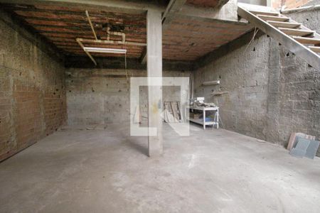 Casa para alugar com 60m², 1 quarto e 2 vagasPorão
