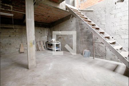 Casa para alugar com 60m², 1 quarto e 2 vagasPorão