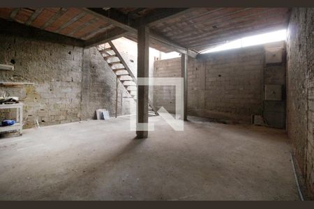 Casa para alugar com 60m², 1 quarto e 2 vagasPorão